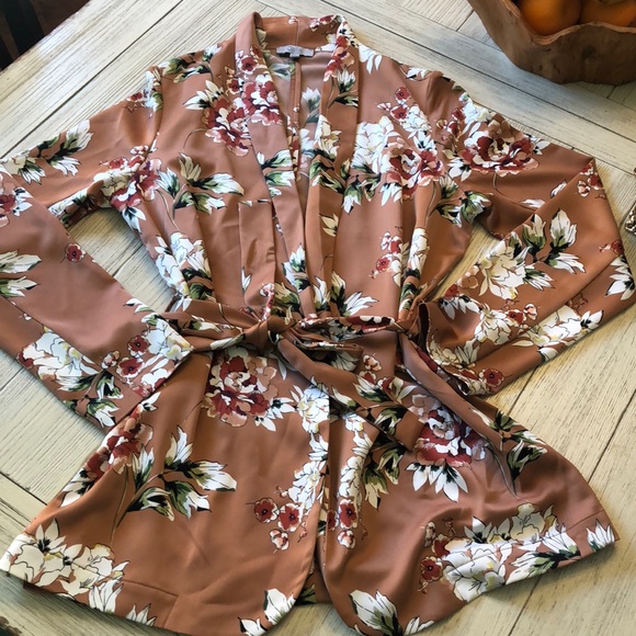 Dalia Tops - Beautiful floral blazer wrap